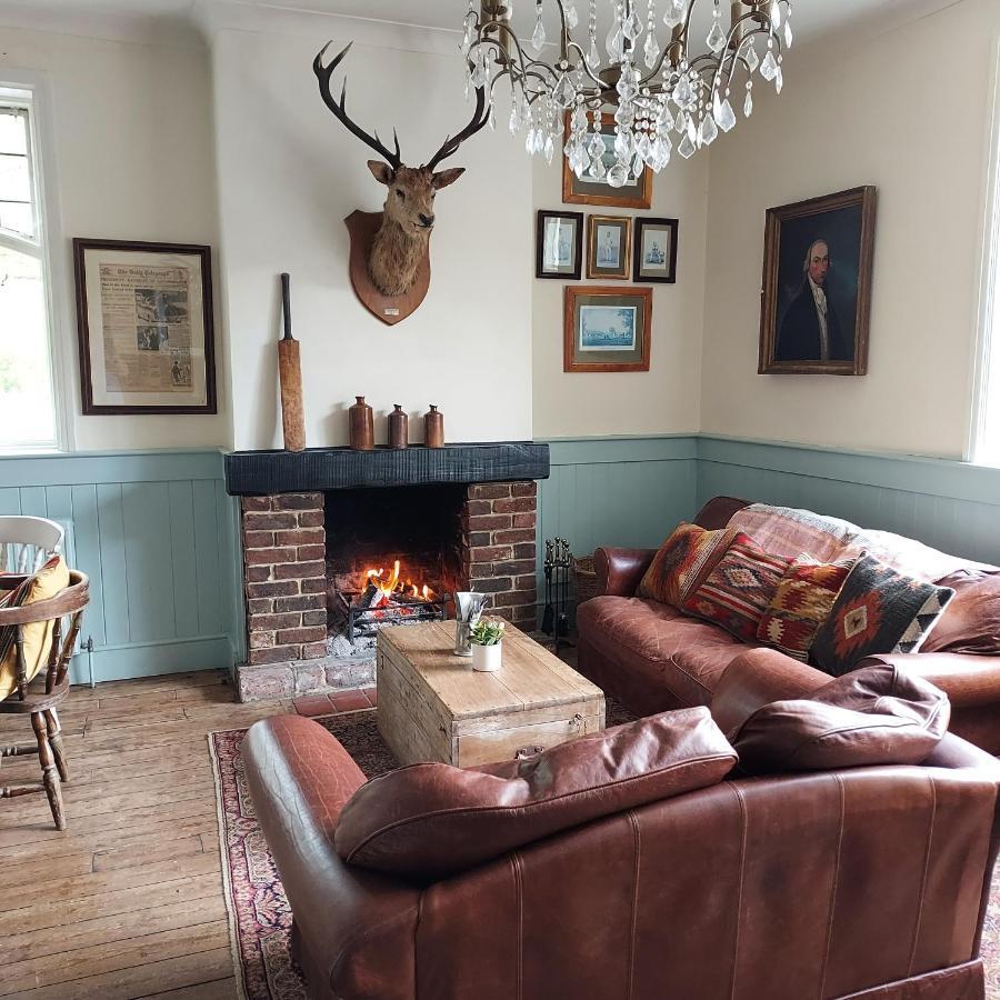 The Cricketers 3*