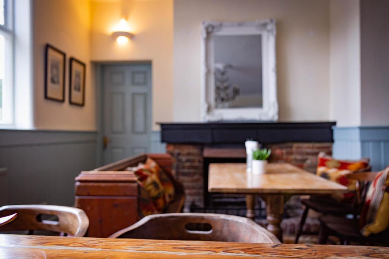 The Cricketers 3*